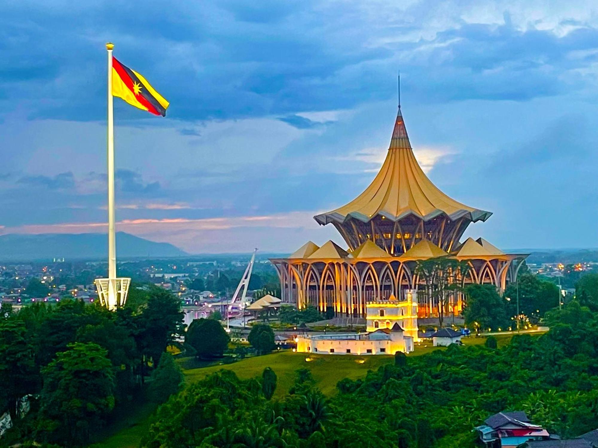 Kuching City Center Riverbank Suites With Marvelous River View Ngoại thất bức ảnh