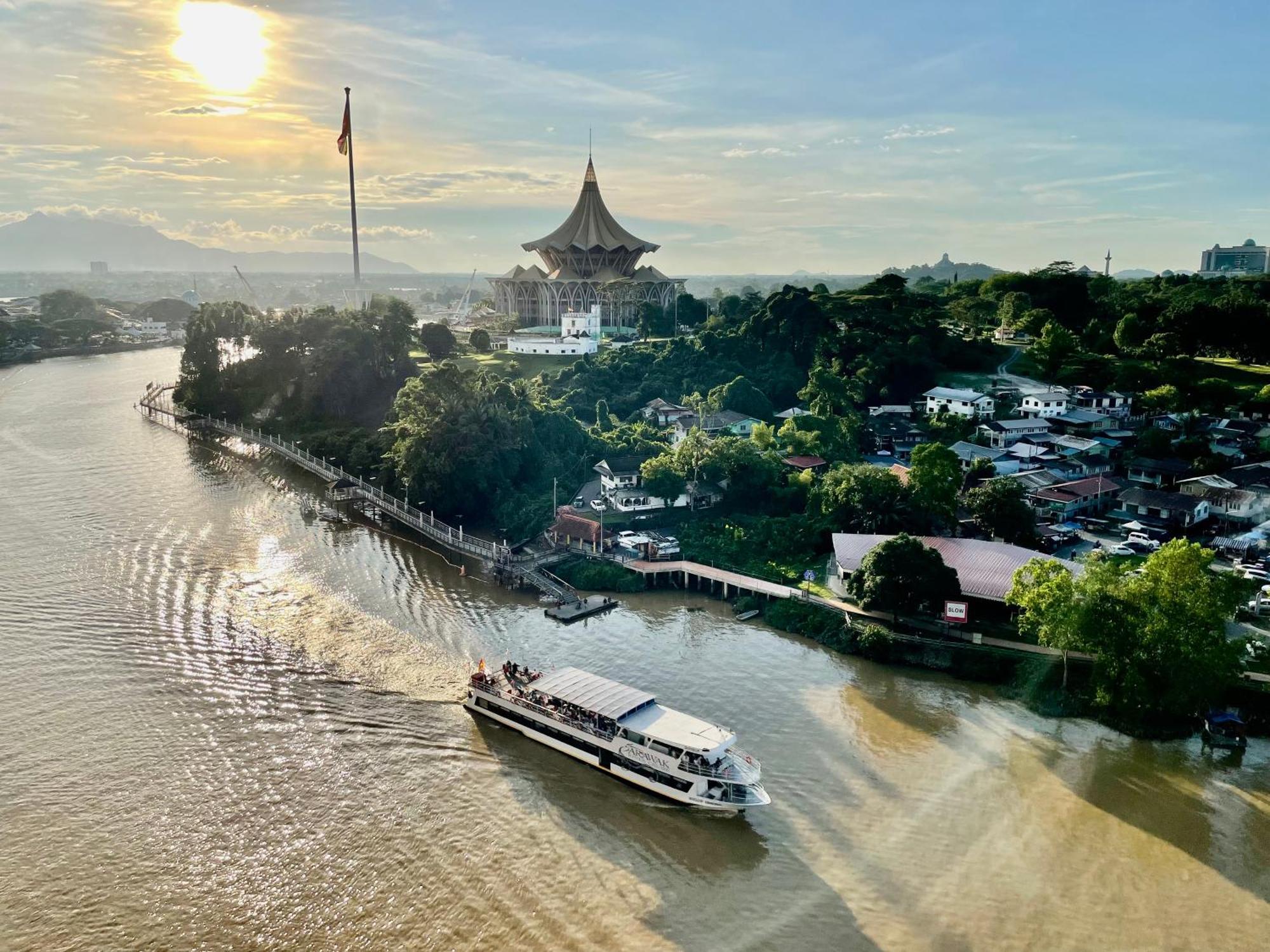 Kuching City Center Riverbank Suites With Marvelous River View Ngoại thất bức ảnh