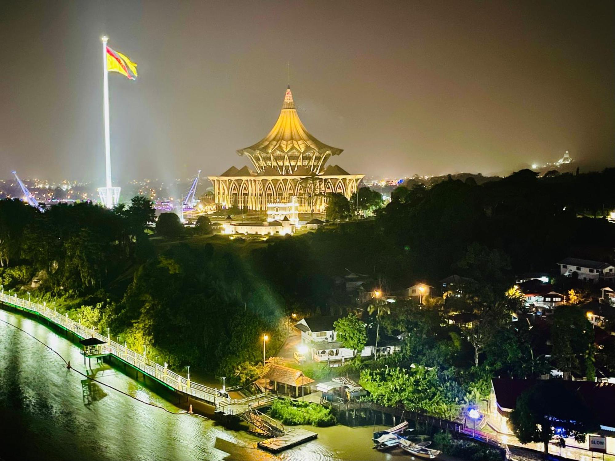 Kuching City Center Riverbank Suites With Marvelous River View Ngoại thất bức ảnh