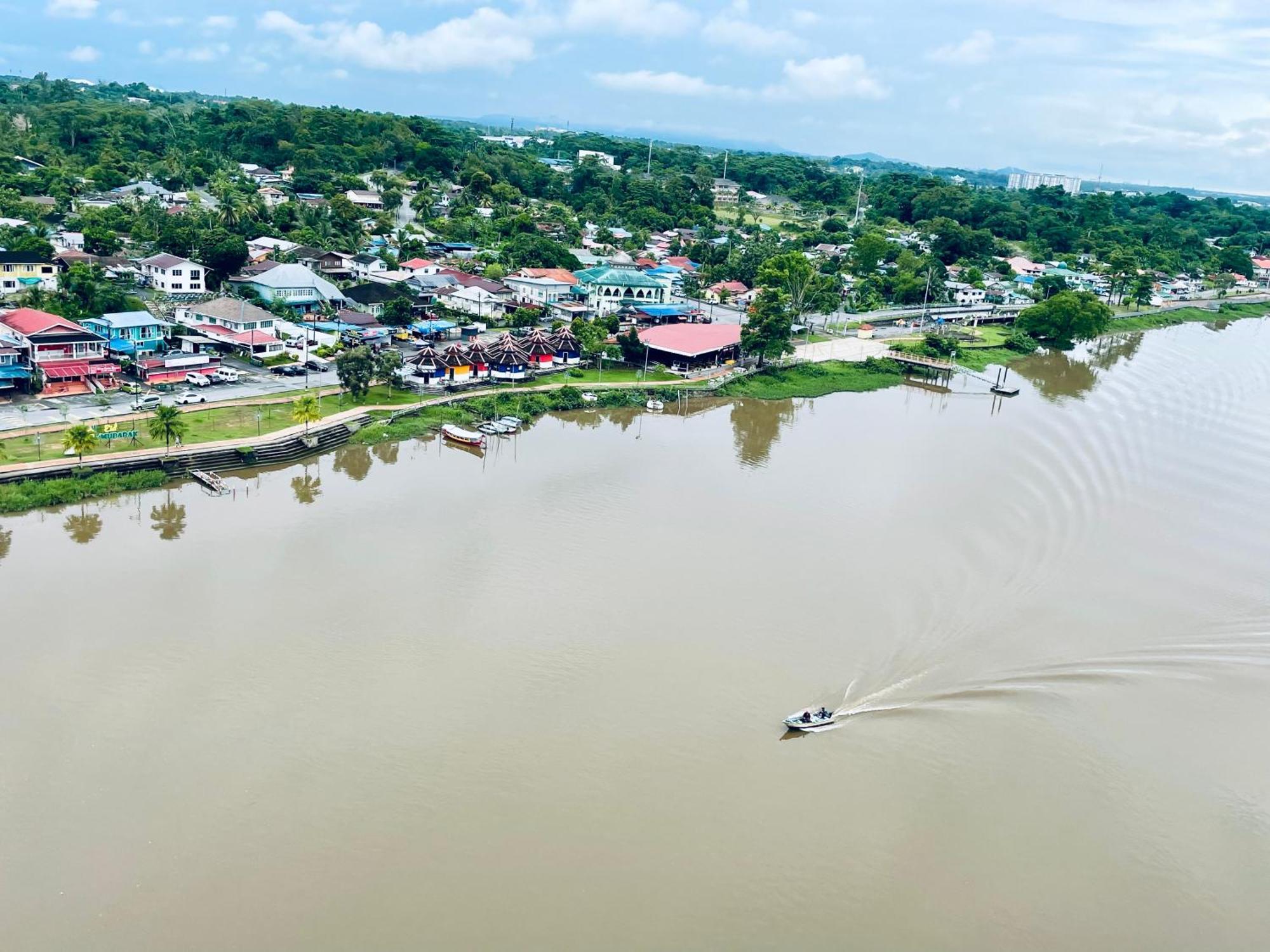 Kuching City Center Riverbank Suites With Marvelous River View Ngoại thất bức ảnh