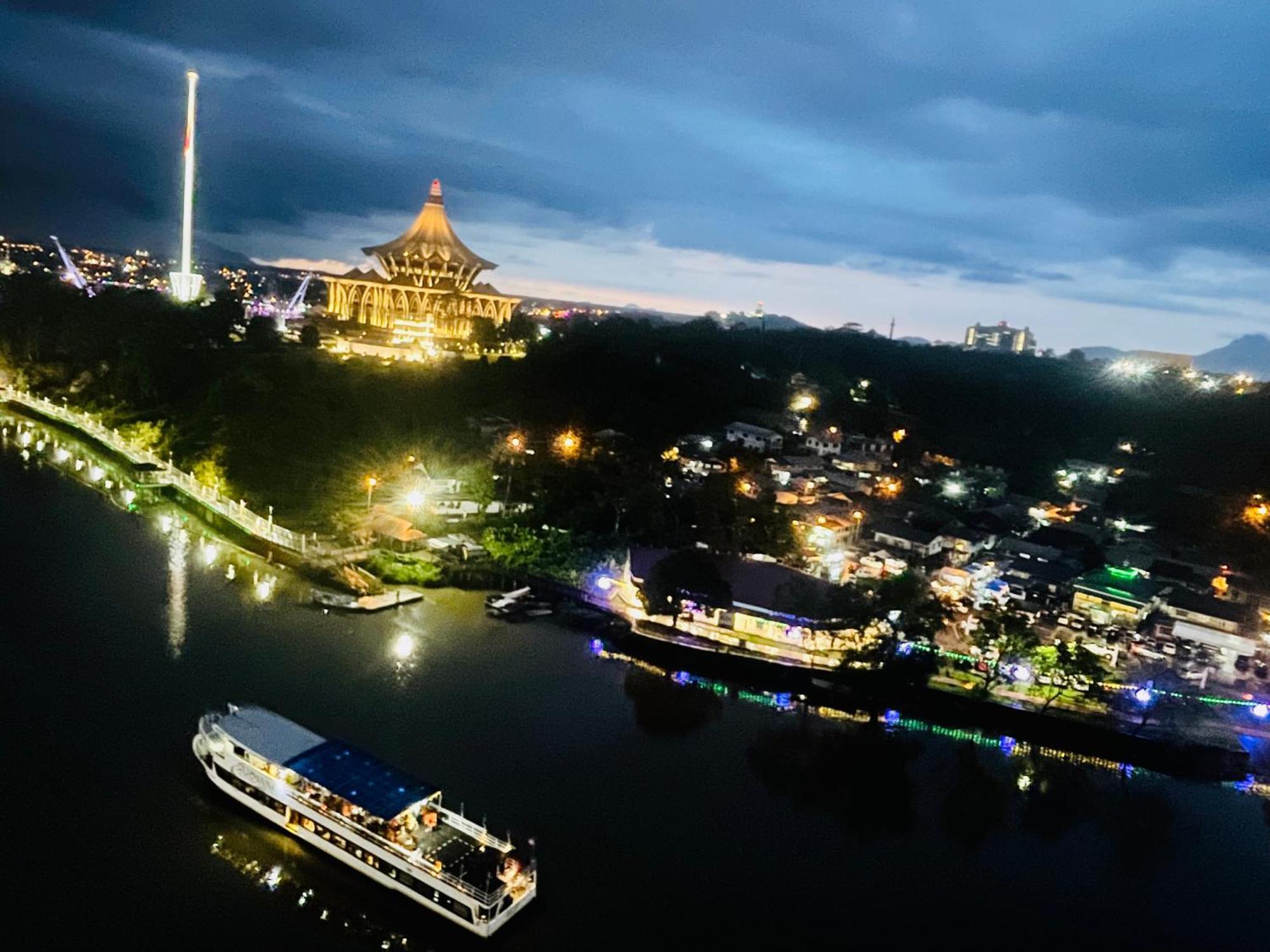 Kuching City Center Riverbank Suites With Marvelous River View Ngoại thất bức ảnh